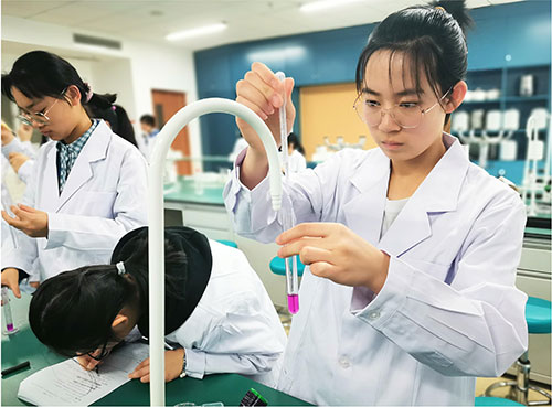 1699423539581711.jpg 科(kē)學(xué)教育+基地教育(2).jpg