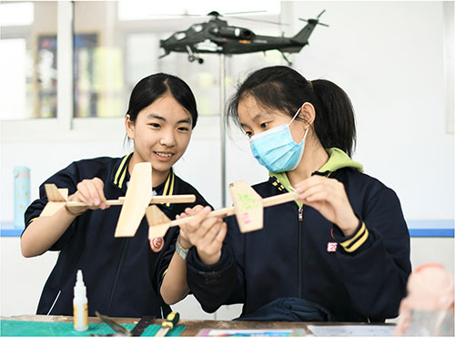 1699423546259877.jpg 科(kē)學(xué)教育+基地教育.jpg